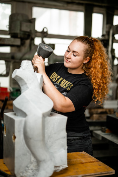 50 % HANDWERKERIN, 50 % MODEL 